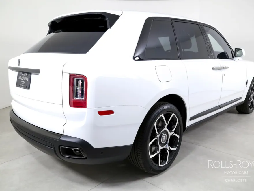 2024 Rolls Royce Cullinan Black Badge photo 1