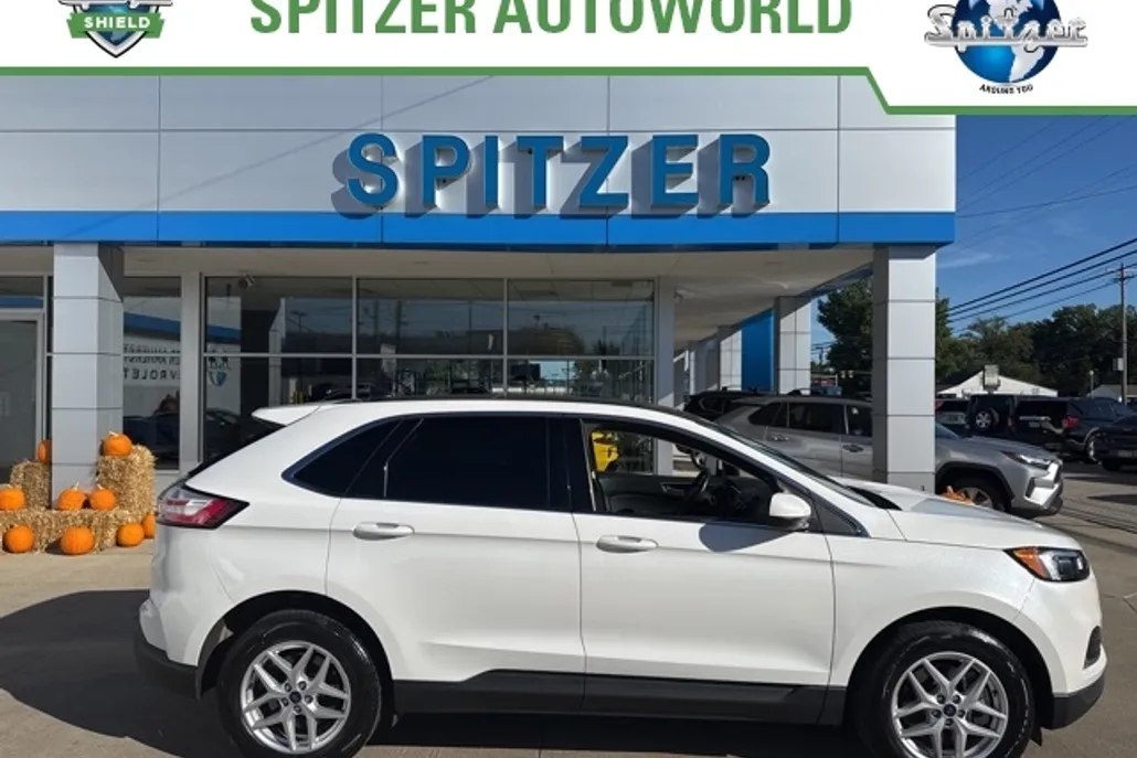 2022 Ford Edge SEL photo 1