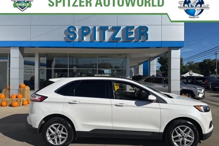 2022 Ford Edge SEL photo 1