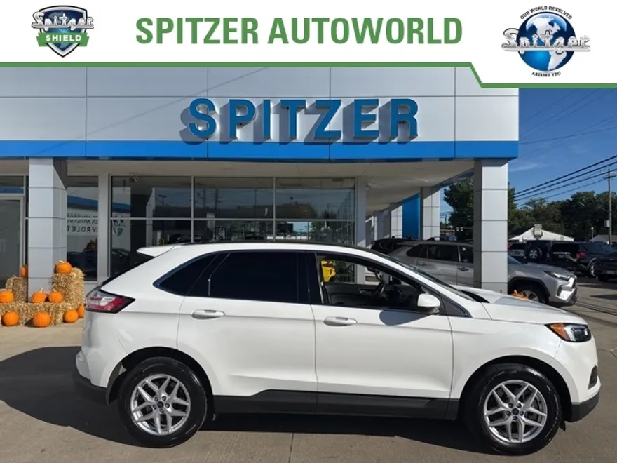 2022 Ford Edge SEL photo 1
