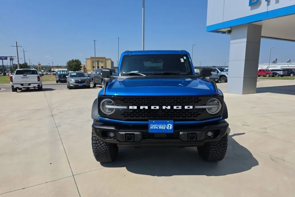 2023 Ford Bronco Base photo 1