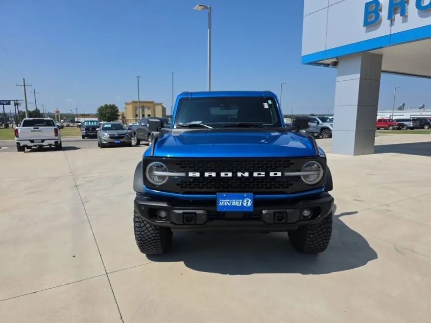 2023 Ford Bronco Base photo 1