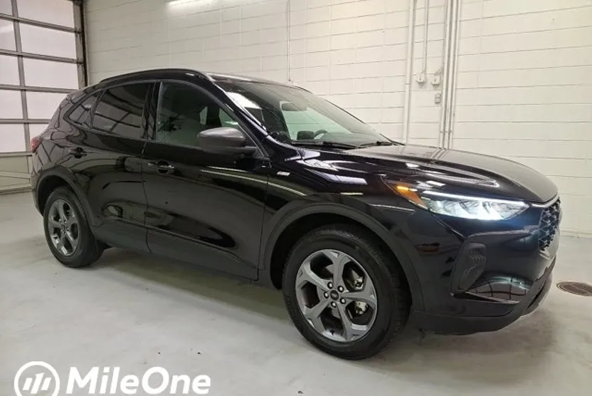 2025 Ford Escape ST-Line photo 1
