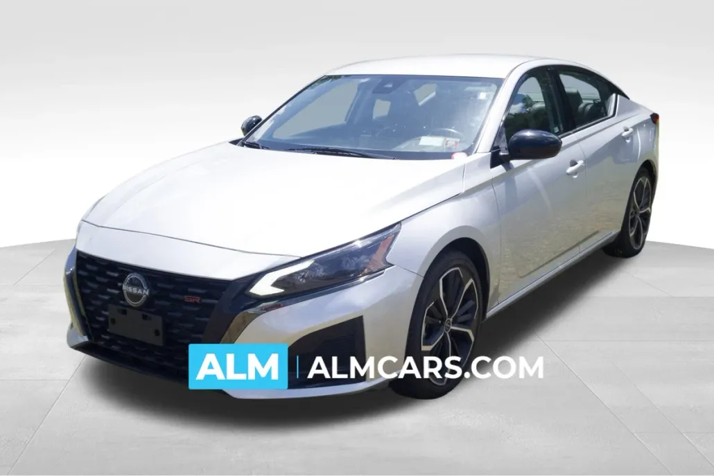 2023 Nissan Altima 2.5 SR photo 1