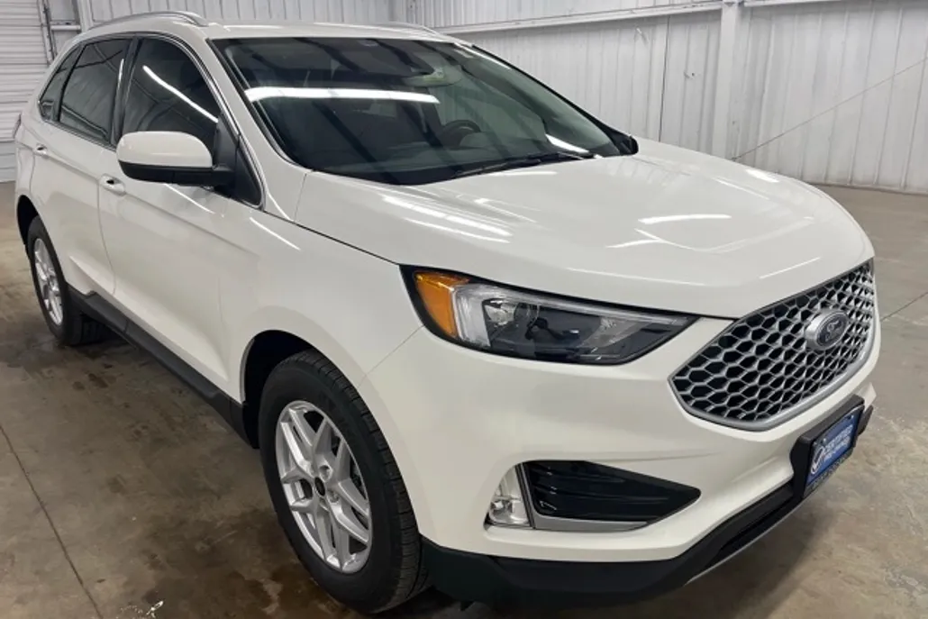 2024 Ford Edge SEL photo 1