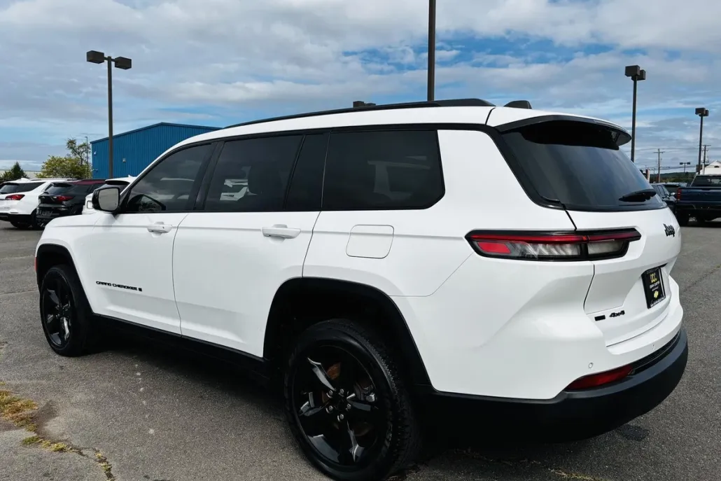 2023 Jeep Grand Cherokee Altitude photo 1