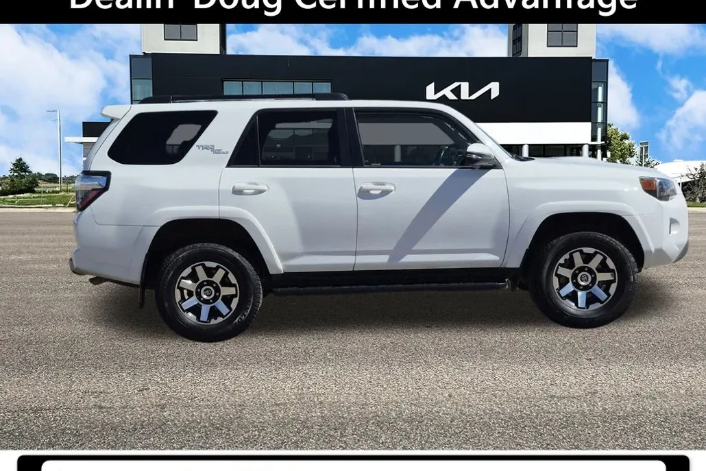 2024 Toyota 4Runner TRD Off-Road Premium photo 1
