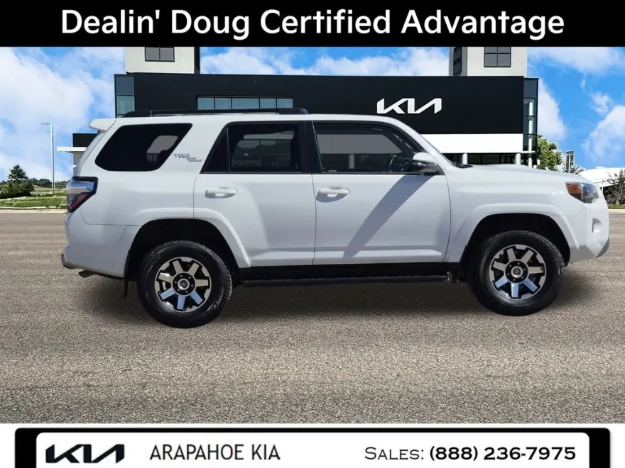 2024 Toyota 4Runner TRD Off-Road Premium photo 1