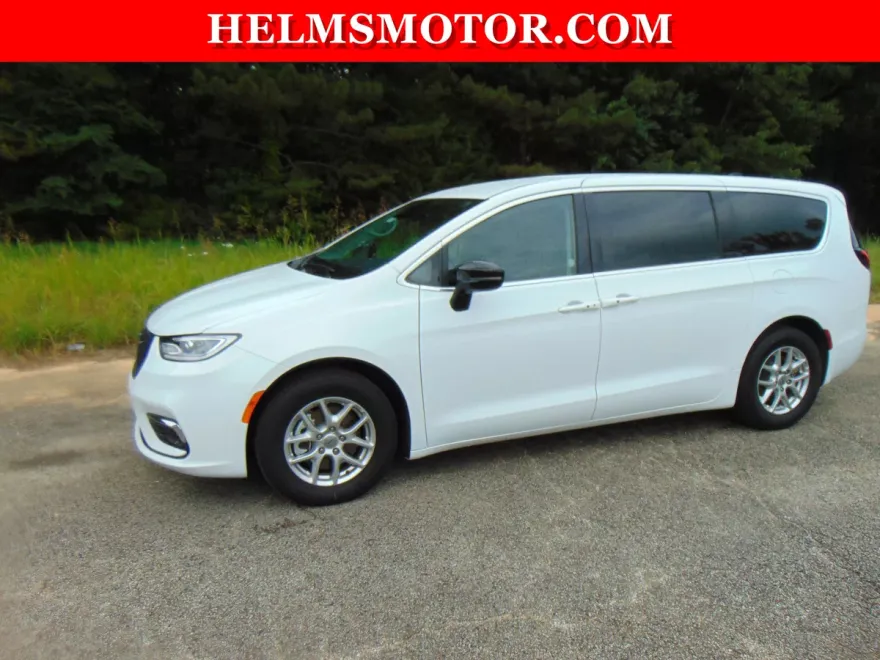2024 Chrysler Pacifica Touring L photo 1