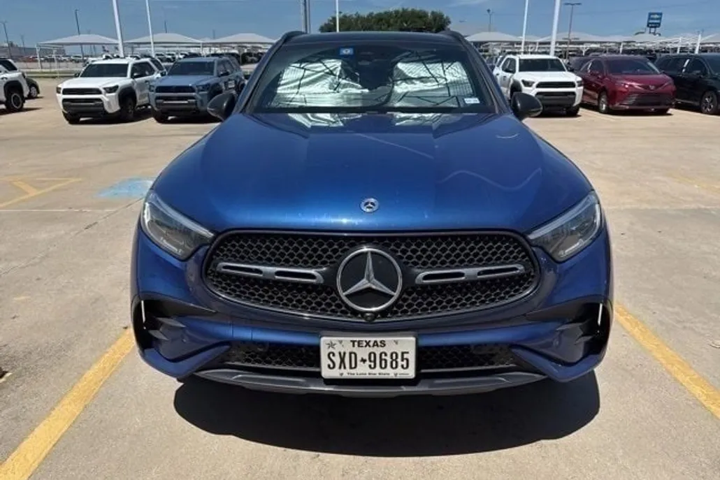 2023 Mercedes Benz GLC 300 4MATIC photo 1