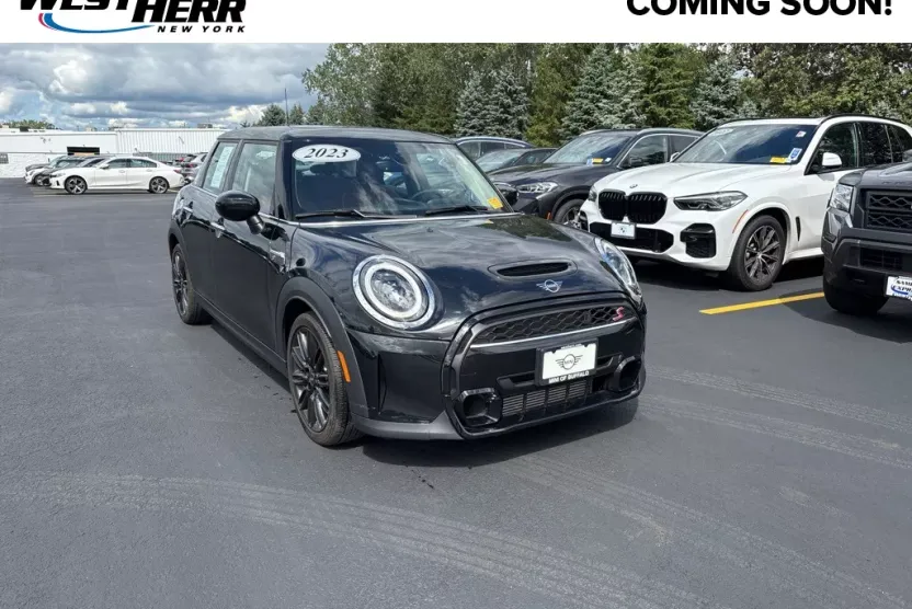 2023 Mini Cooper 4 Door Hardtop S photo 1