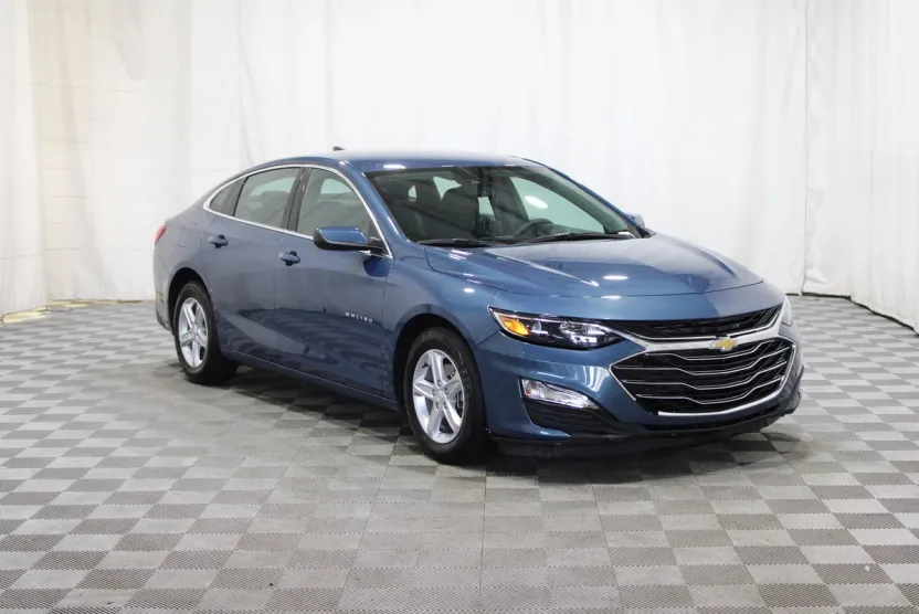 2025 Chevrolet Malibu LS photo 1