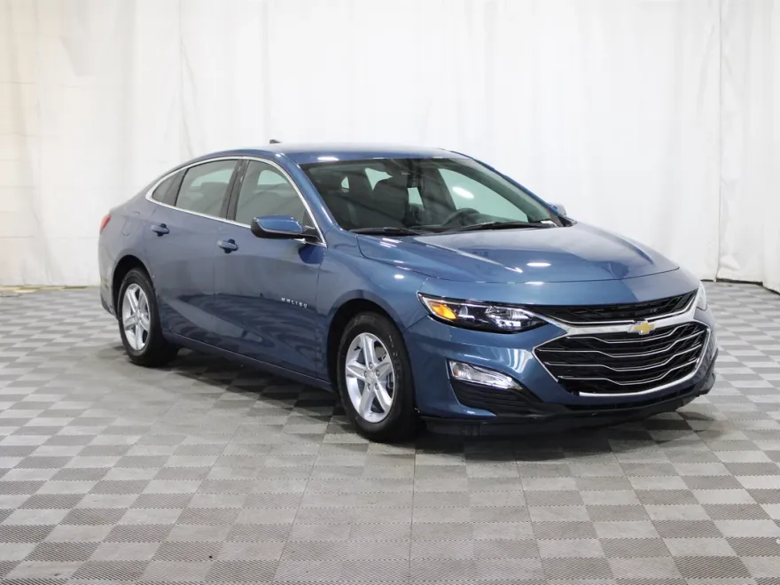 2025 Chevrolet Malibu LS photo 1