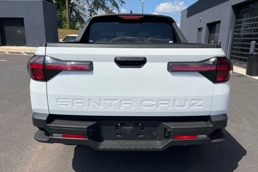 2025 Hyundai Santa Cruz SE photo 1