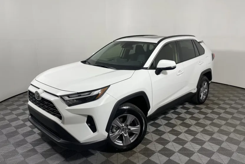 2025 Toyota RAV4 Hybrid XLE photo 1