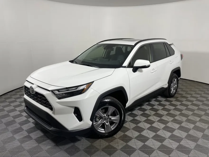 2025 Toyota RAV4 Hybrid XLE photo 1