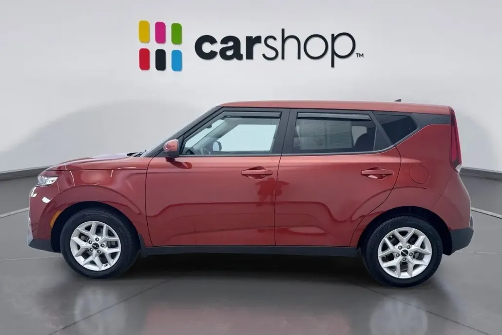 2022 Kia Soul LX photo 1