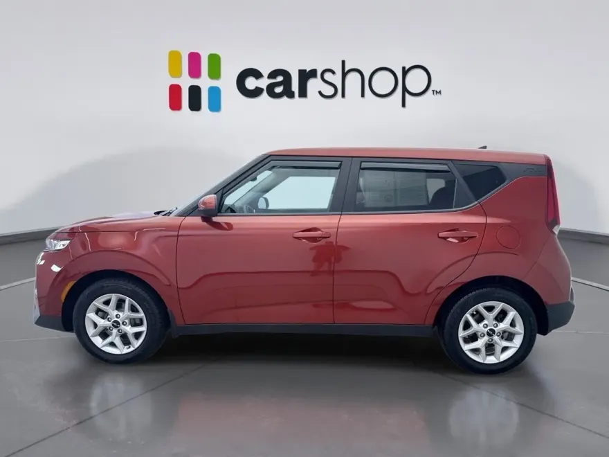 2022 Kia Soul LX photo 1