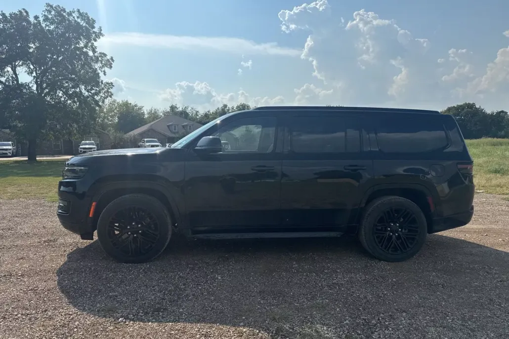 2023 Jeep Wagoneer Series II Carbide photo 1