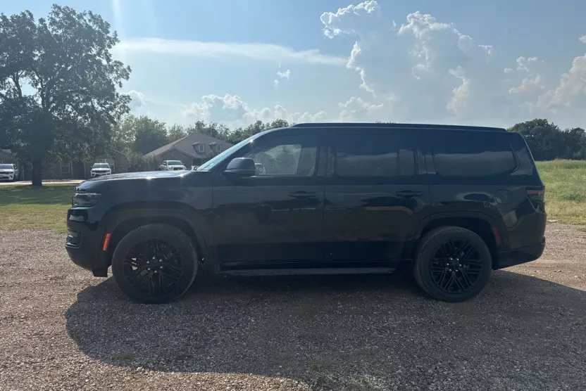 2023 Jeep Wagoneer Series II Carbide photo 1