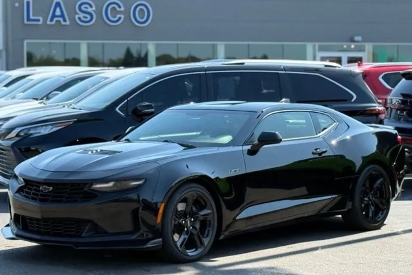 2022 Chevrolet Camaro LT1 photo 1