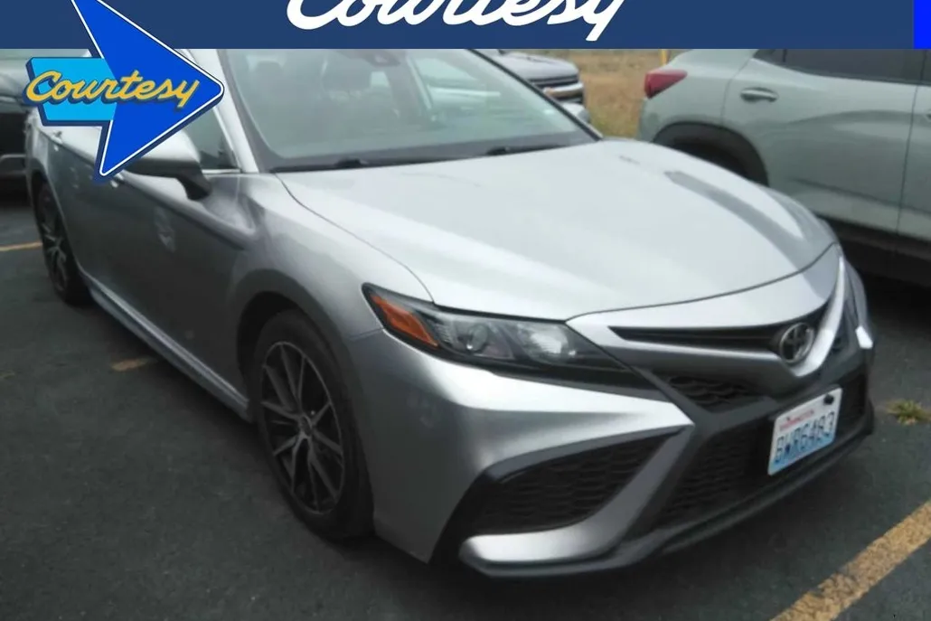 2021 Toyota Camry SE photo 1