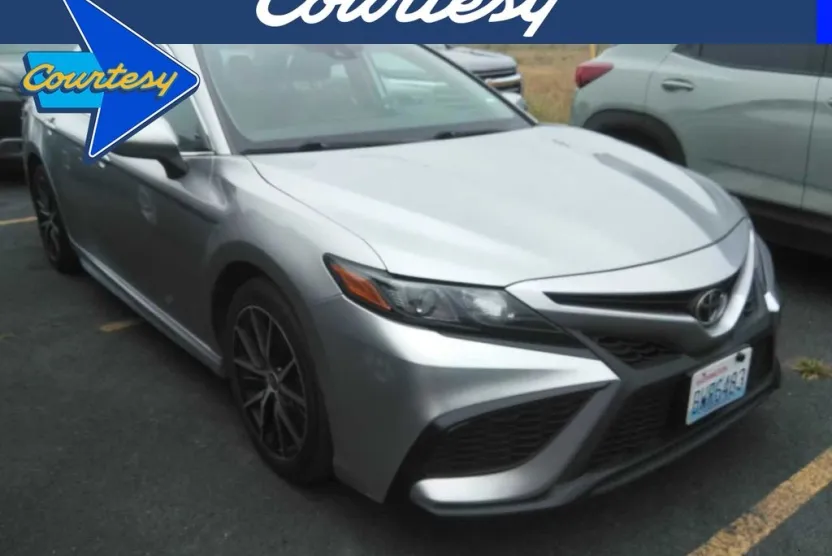 2021 Toyota Camry SE photo 1