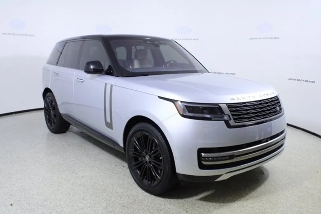2023 Land Rover Range Rover SE photo 1