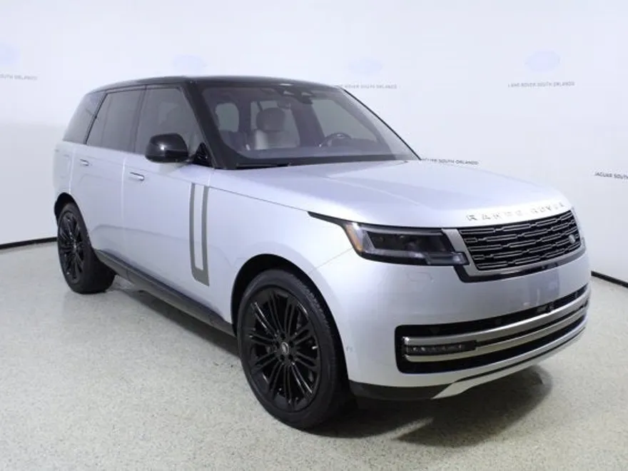 2023 Land Rover Range Rover SE photo 1