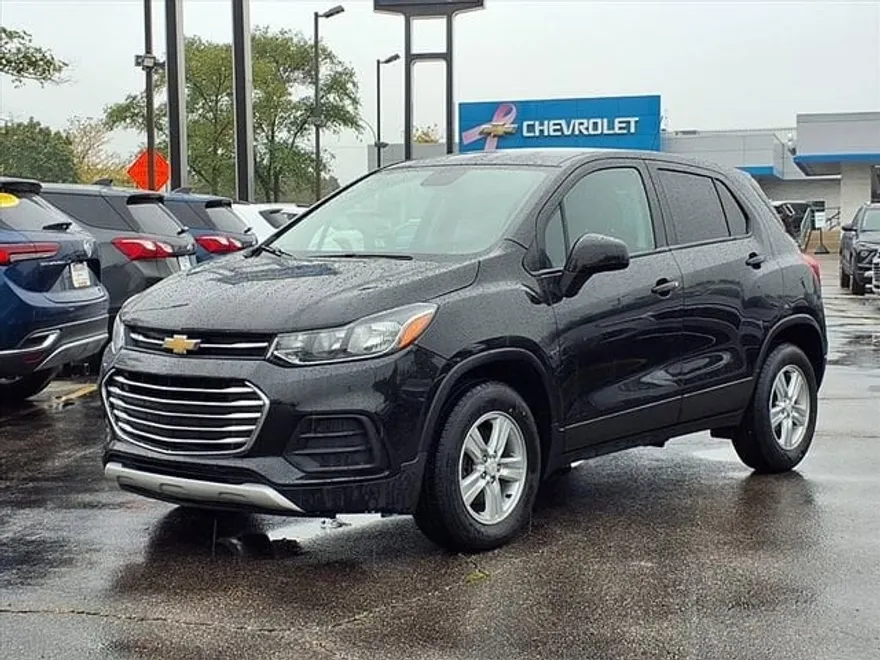 2022 Chevrolet Trax LS photo 1