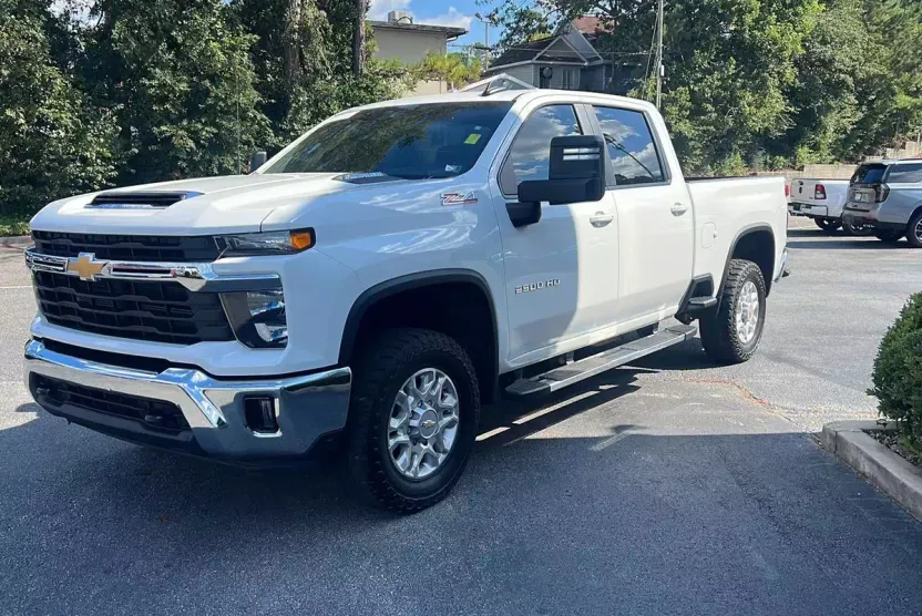 2025 Chevrolet Silverado 2500HD LT photo 1