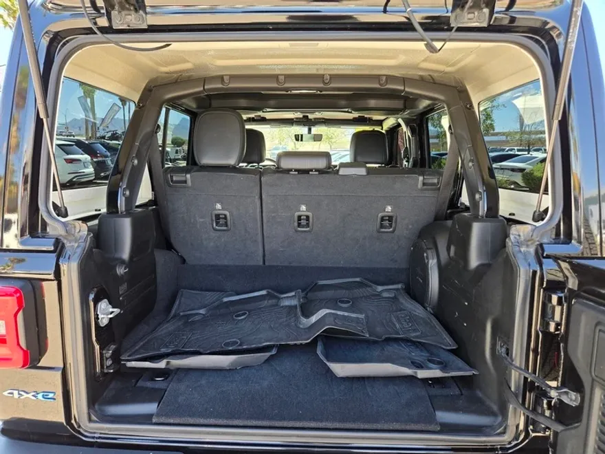 2021 Jeep Wrangler Unlimited Sahara 4xe photo 13