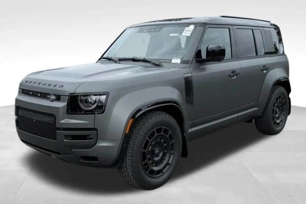 2025 Land Rover Defender 110 photo 1