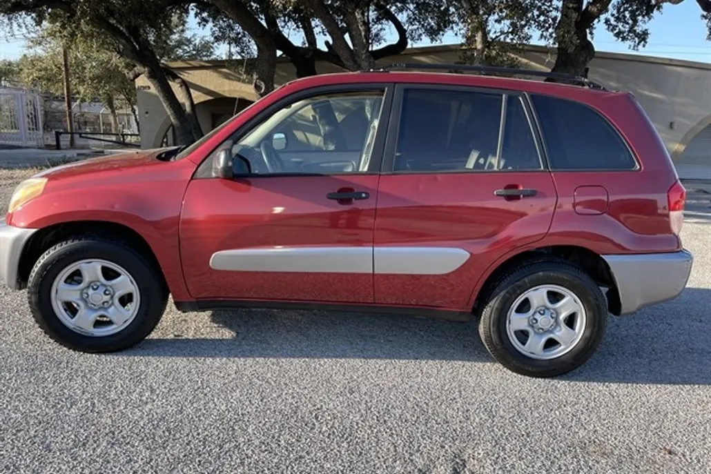 2003 Toyota RAV4 LE photo 1