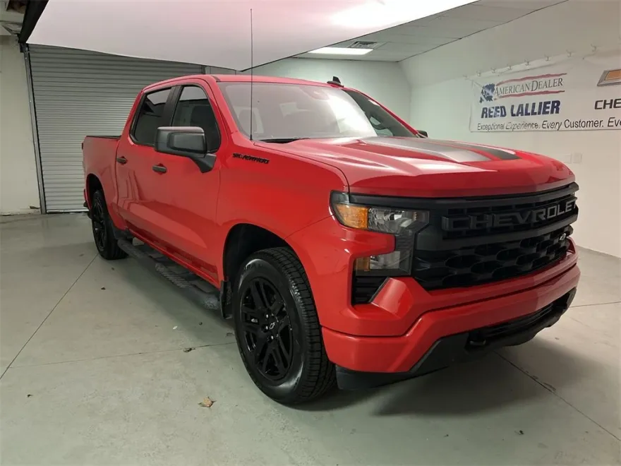 2023 Chevrolet Silverado 1500 Custom photo 1