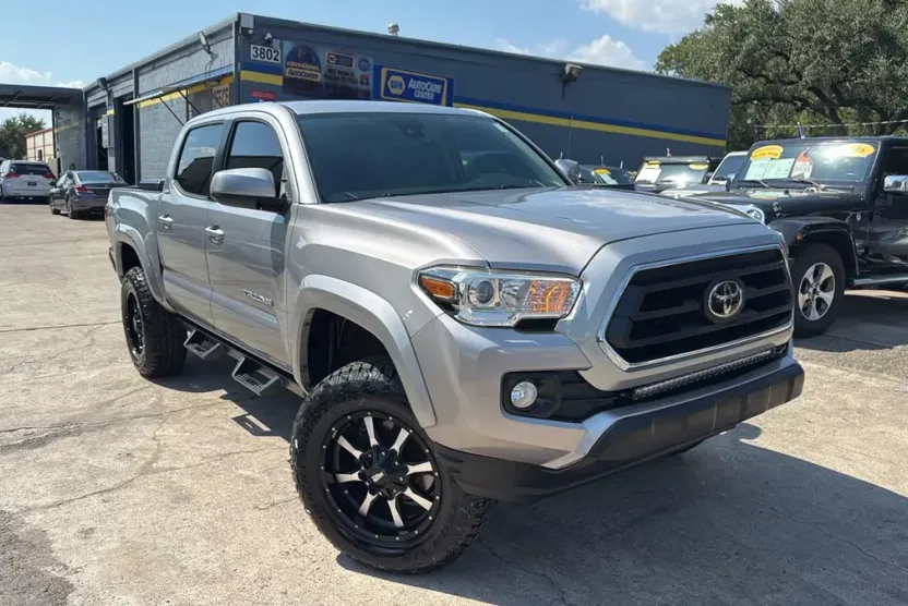 2020 Toyota Tacoma Double Cab SR5 photo 1