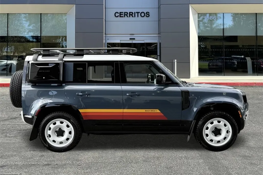 2025 Land Rover Defender 110 S photo 1