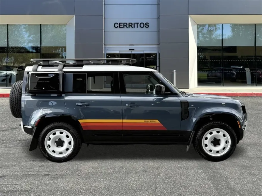 2025 Land Rover Defender 110 S photo 1