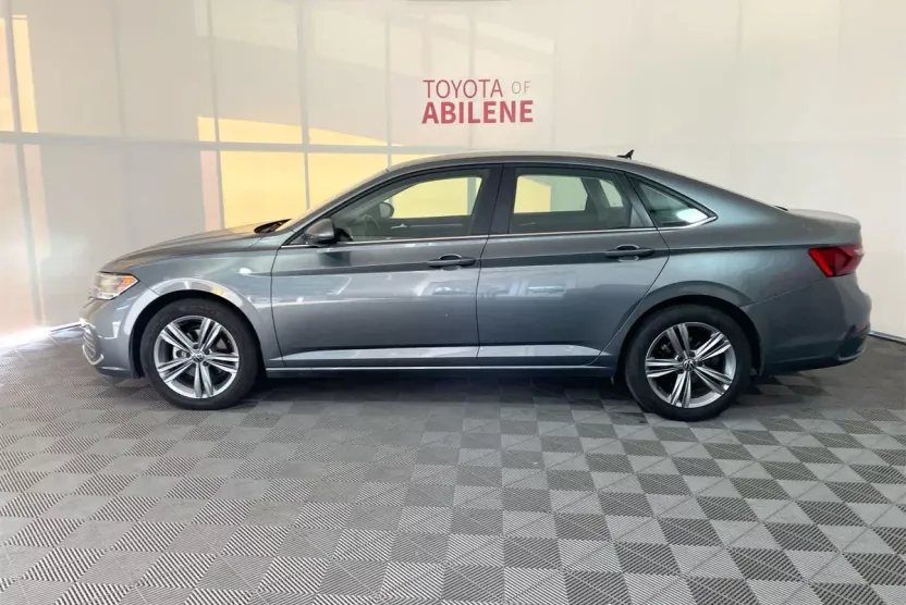 2024 Volkswagen Jetta SE photo 1