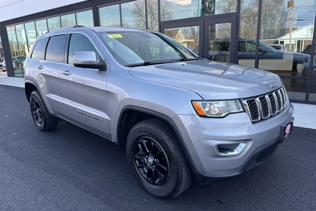 2019 Jeep Grand Cherokee Laredo E photo 1