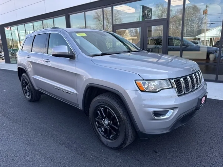 2019 Jeep Grand Cherokee Laredo E photo 1