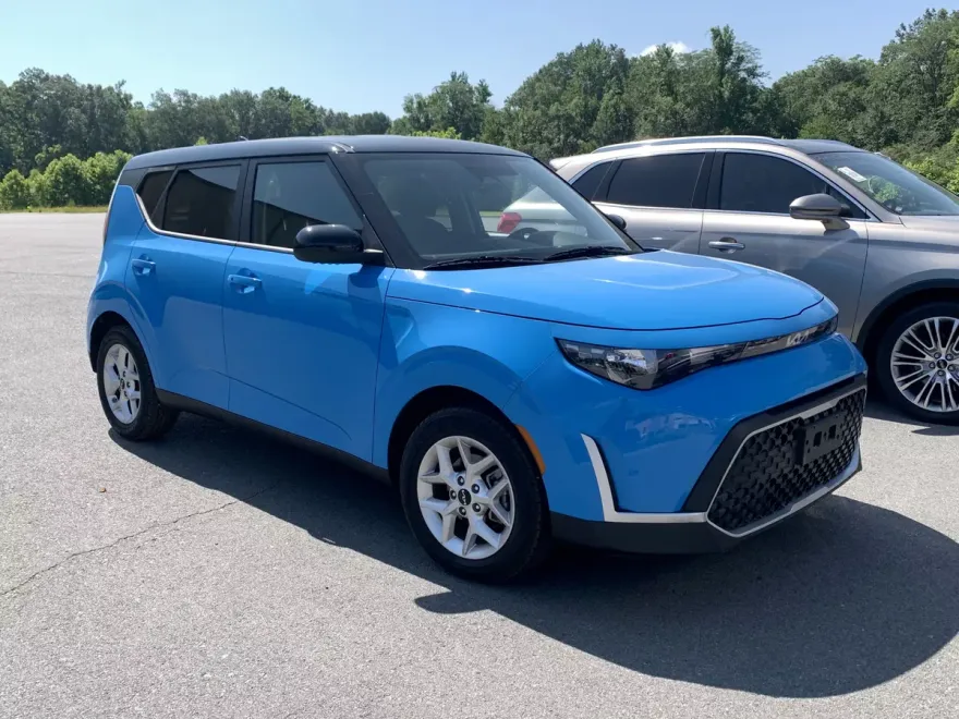 2023 Kia Soul LX S photo 1