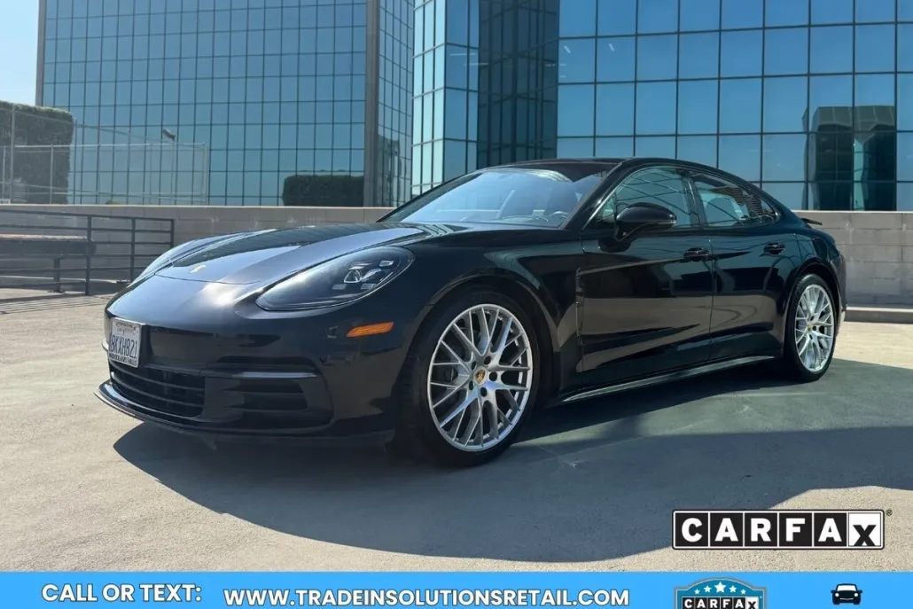 2019 Porsche Panamera Base 4 photo 1
