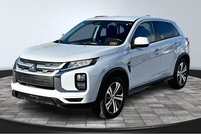 2025 Mitsubishi Outlander Sport ES photo 1