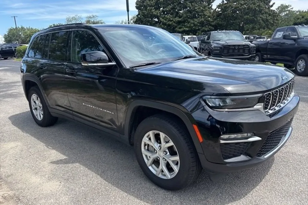 2024 Jeep Grand Cherokee Limited photo 1
