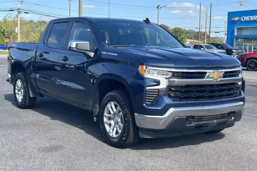 2023 Chevrolet Silverado 1500 LT photo 1