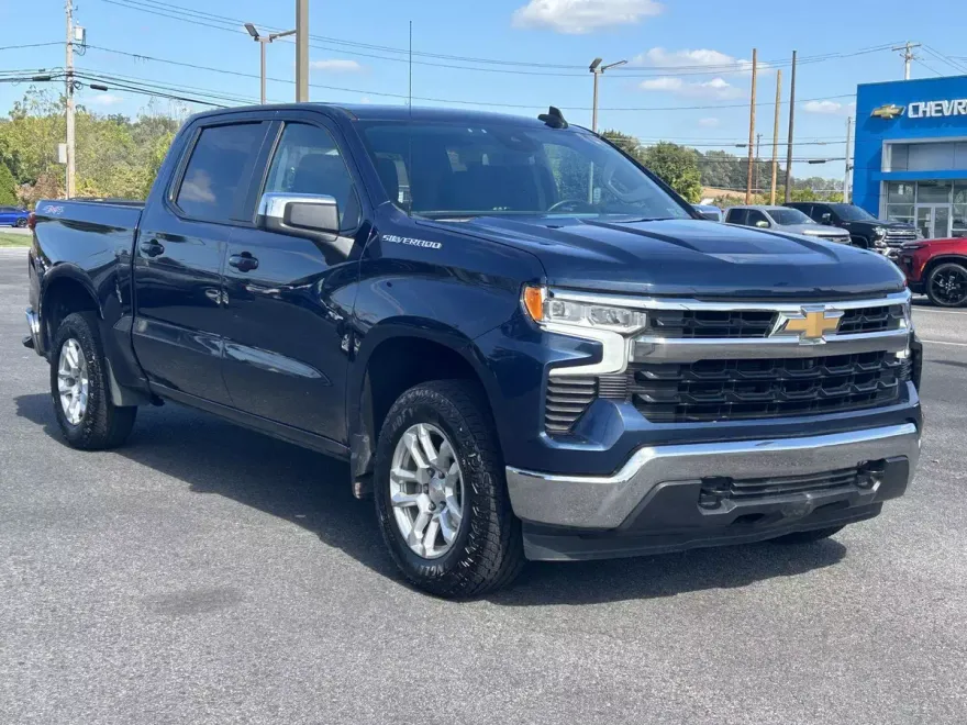 2023 Chevrolet Silverado 1500 LT photo 1