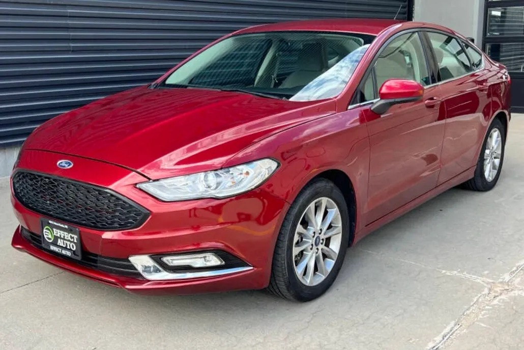2017 Ford Fusion SE photo 1