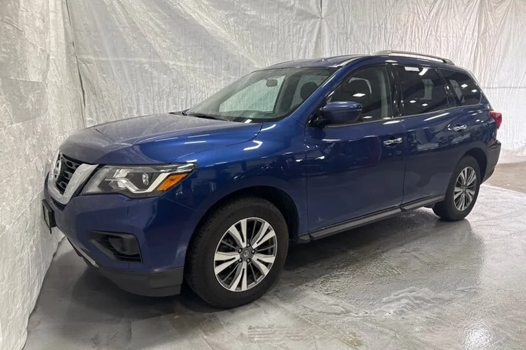 2020 Nissan Pathfinder S photo 1