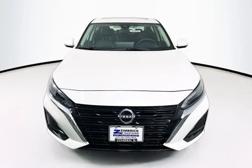 2025 Nissan Altima 2.5 SL photo 1